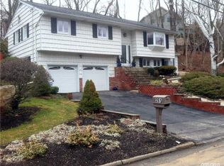 261 Woodbury Rd, Huntington, NY 11743