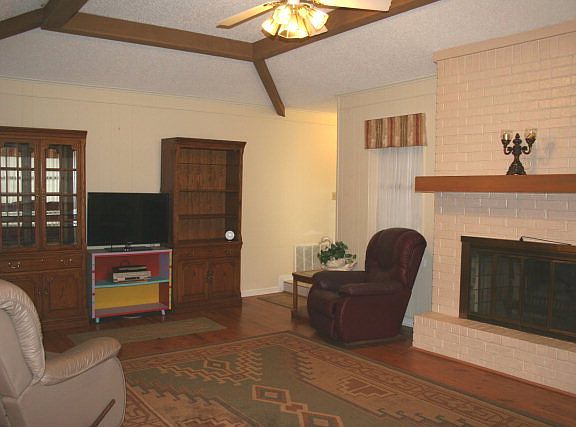 4th image of 2012 Baywood Dr