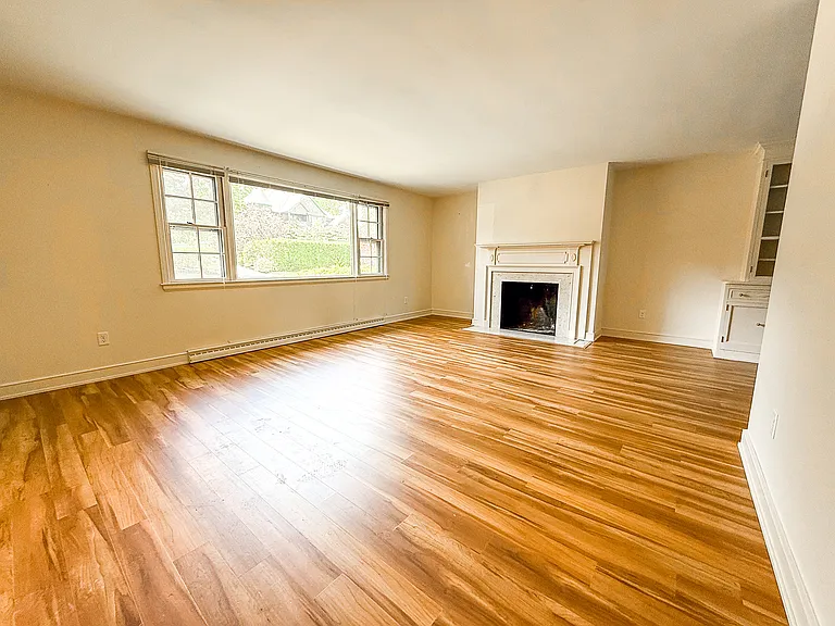 380 Gibbs Ave — Photo 2