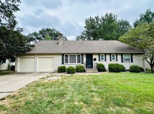 8417 Tomahawk Rd, Overland Park, KS 66207