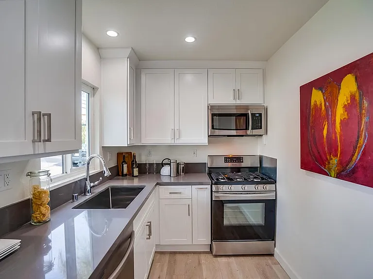 2212 E 15th St — Photo 10