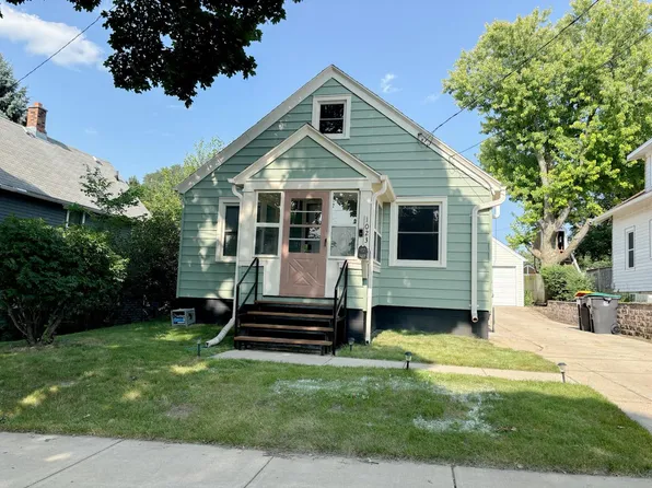 1023 North Greenfield AVENUE, Waukesha, WI 53186