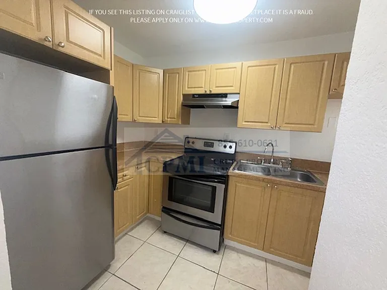 1095 W 77 St Hialeah, FL 33014 — Photo 14