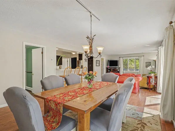 6141 S Old 31 Rd, Charlevoix, MI 49720