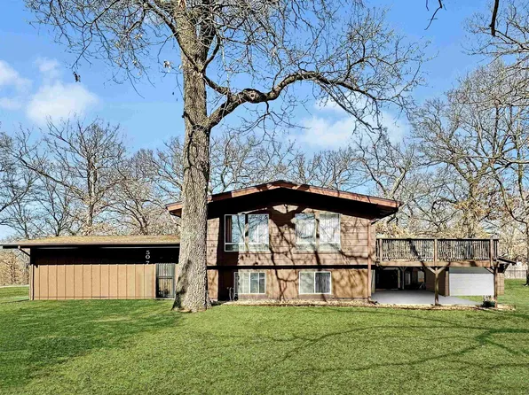 507 1st St, Evansdale, IA 50707