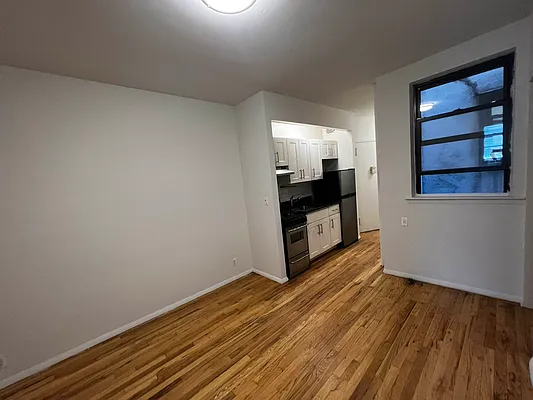 Rented by Salon Realty Corp | media 4