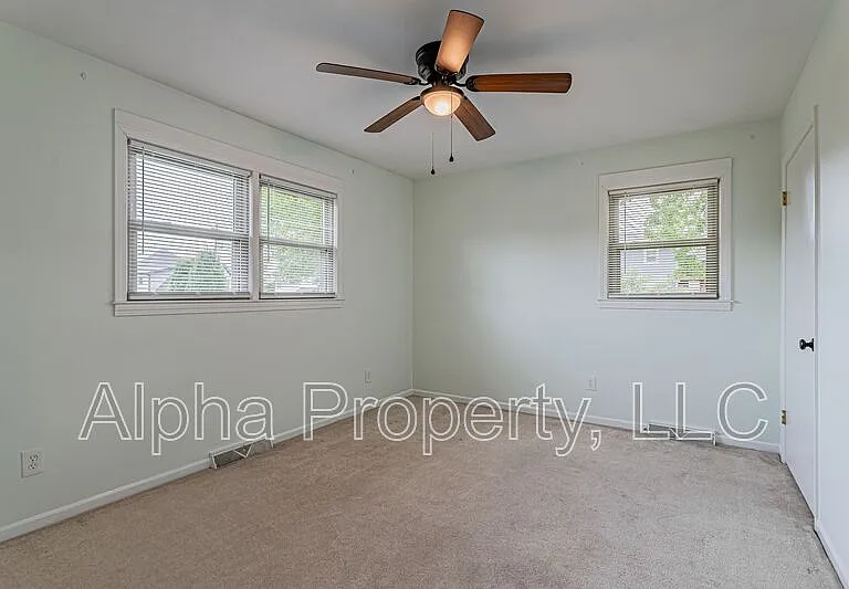 109 Roberts Cir — Photo 15