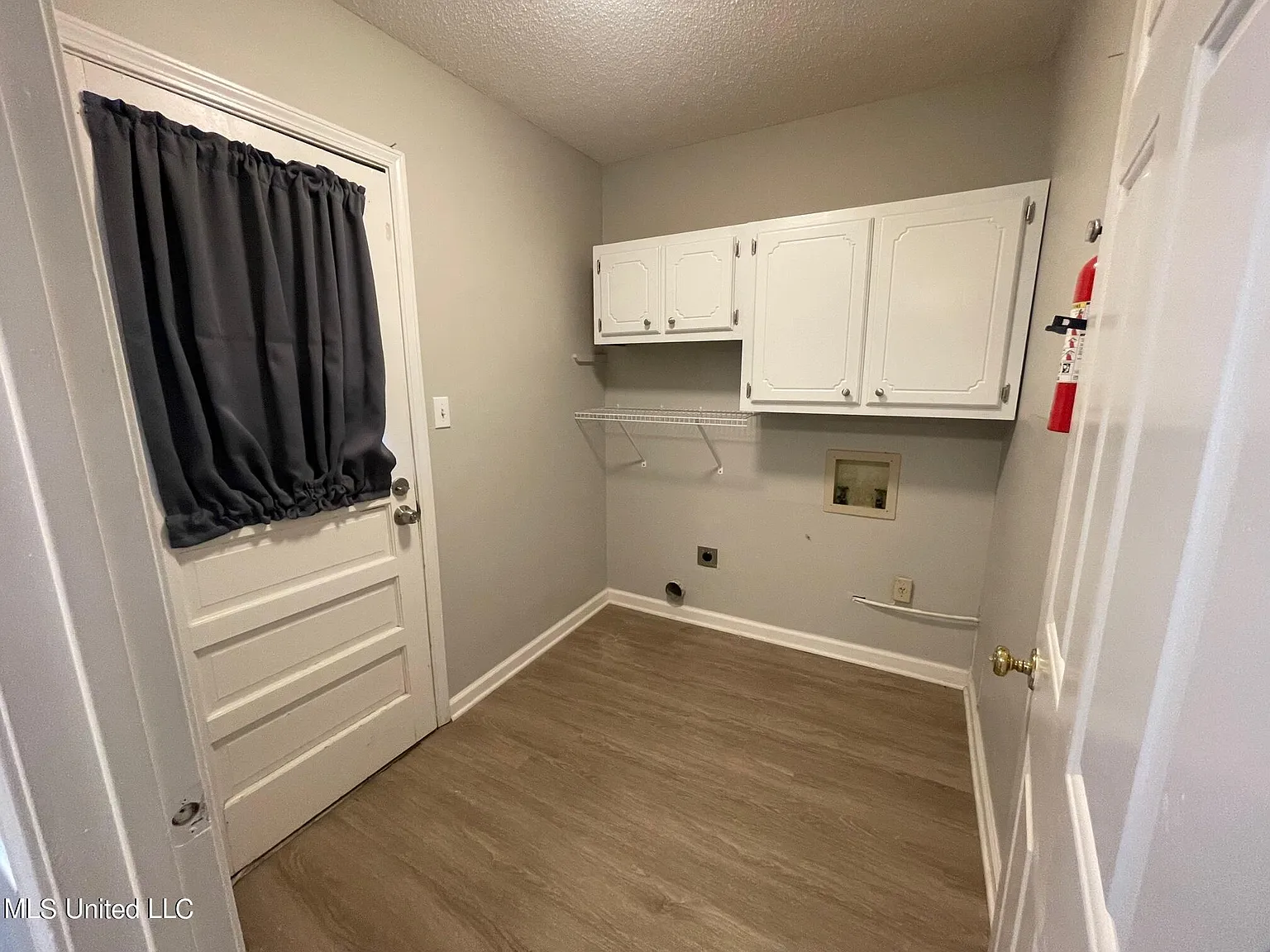 3 bed, 2.0 bath, 1800 sqft, $1,800 — Photo 3
