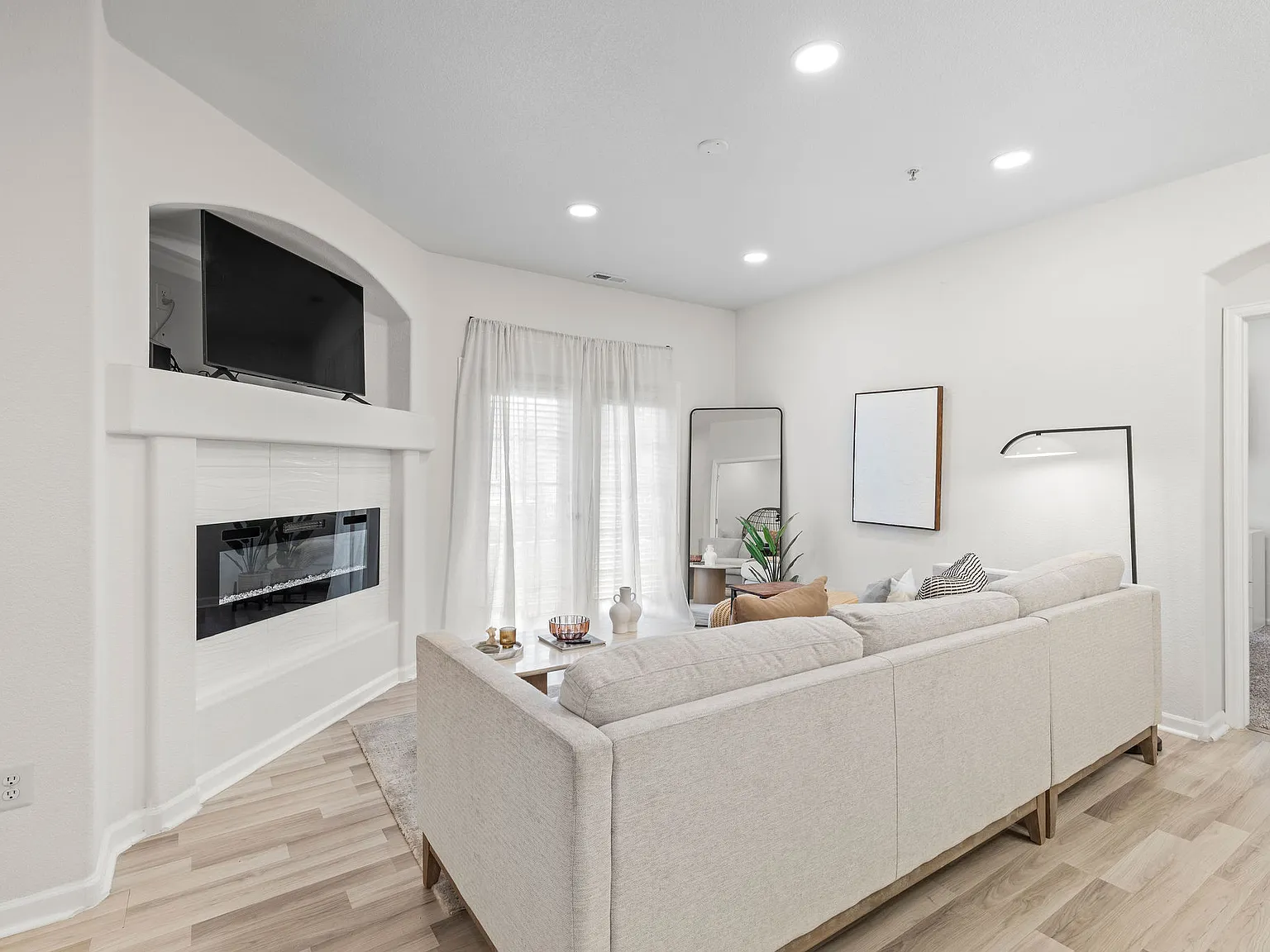 1 bed, 925 sqft, $1,850 — Photo 2