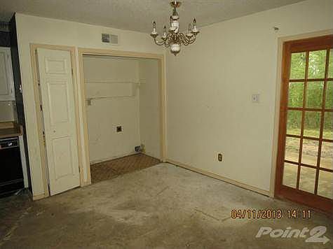 4th image of 6468 Llano Ave