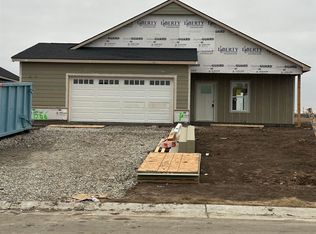 1566 N Emerald Valley Dr, Mulvane, KS 67110