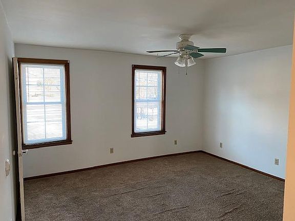 3rd image of 977 Greenbrier St #2