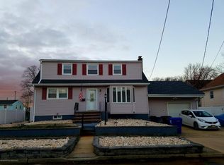 14 Pinehurst Ave, Port Monmouth, NJ 07758