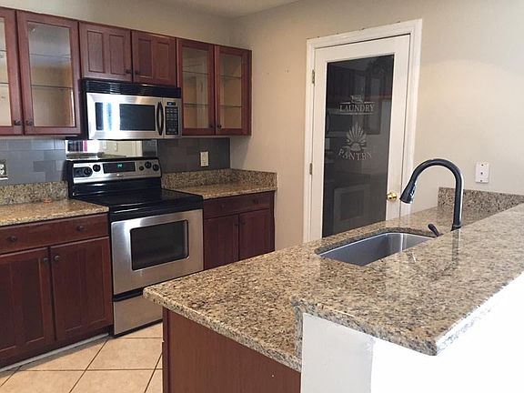3rd image of 4802 Willow Brook Ln
