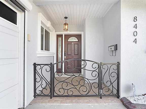 3rd image of 8404 BLACKSTONE COURT