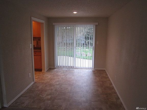 5th image of 16625 58th Pl W