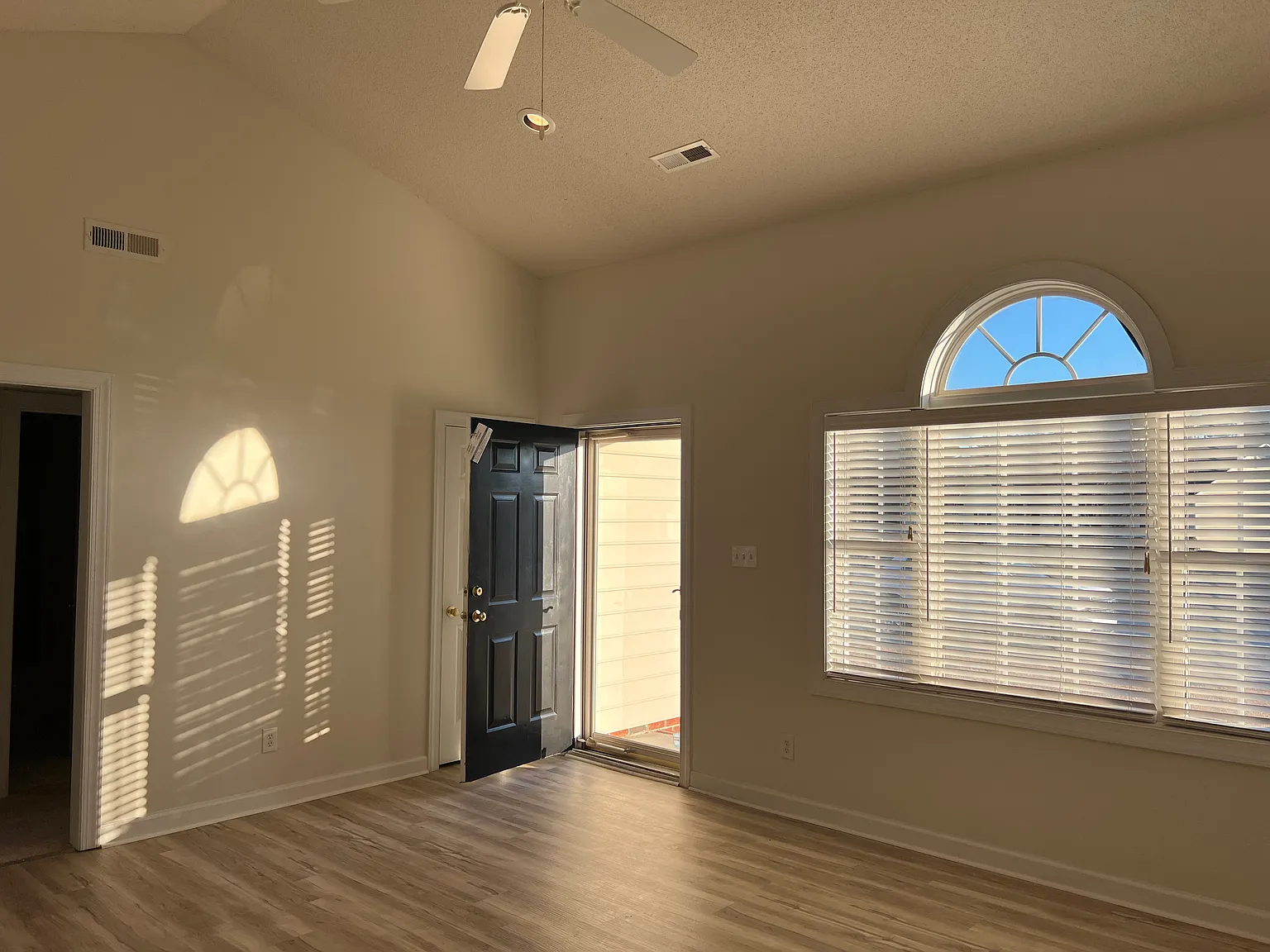 3 bed, 1335 sqft, $1,650 — Photo 2