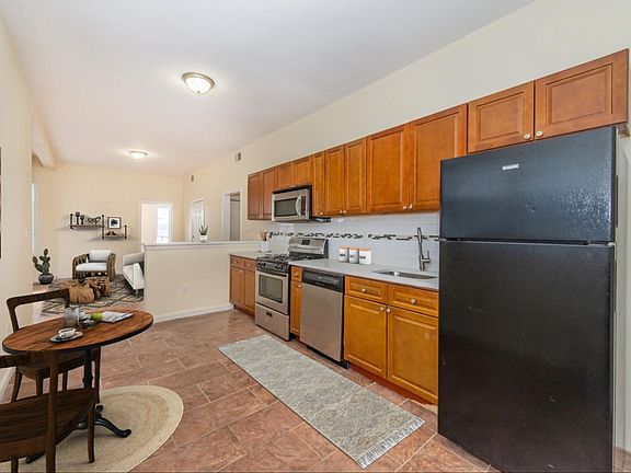 4th image of 269 Parker St Floor 2
