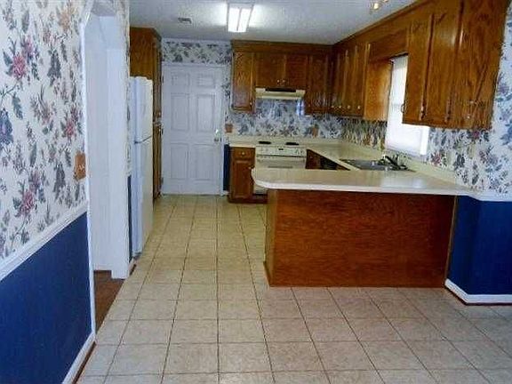 5th image of 302 Candlewood Dr