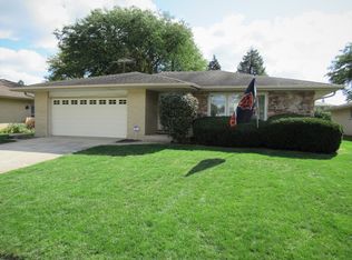 1805 E Seminole Ln, Mount Prospect, IL 60056