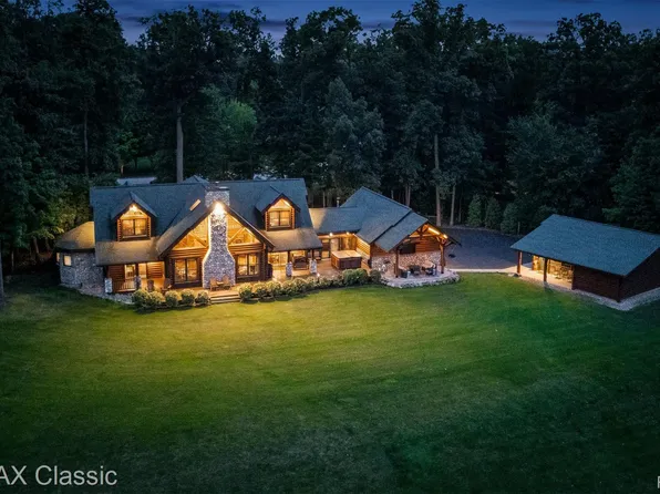 4489 Clara Louise Ct, Saline, MI 48176
