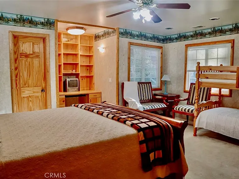 336 W Sherwood Blvd — Photo 2