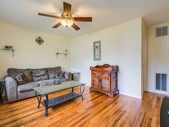 4th image of 22 Grand Haven Dr