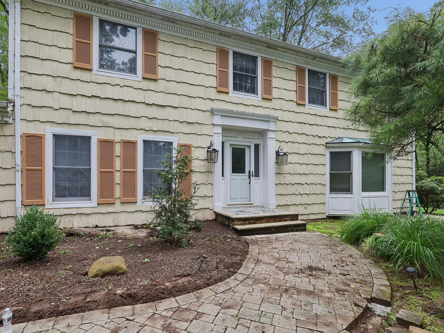 5 bed, 3.5 bath, $8,400 — Photo 1