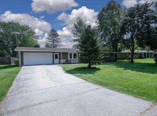 797 Fieldcrest Dr, Neenah, WI 54956