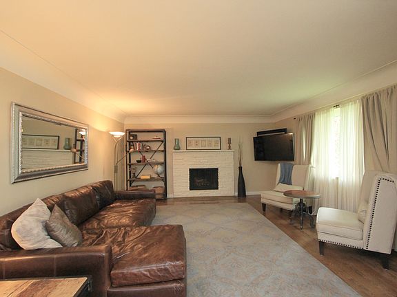 3rd image of 165 N Hudson St