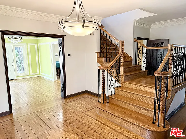 1861 W Mountain St — Photo 13