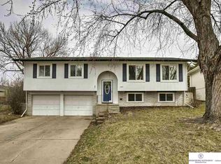 14220 Birchwood Cir, Omaha, NE 68137