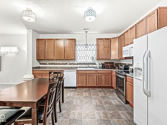 5th image of 7939 Bullfinch Ln