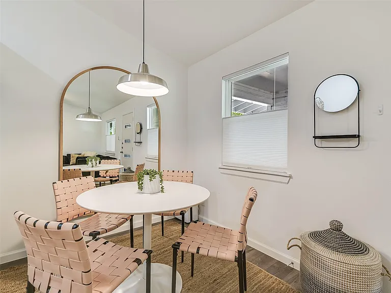 710 W 34th St #207 — Photo 2