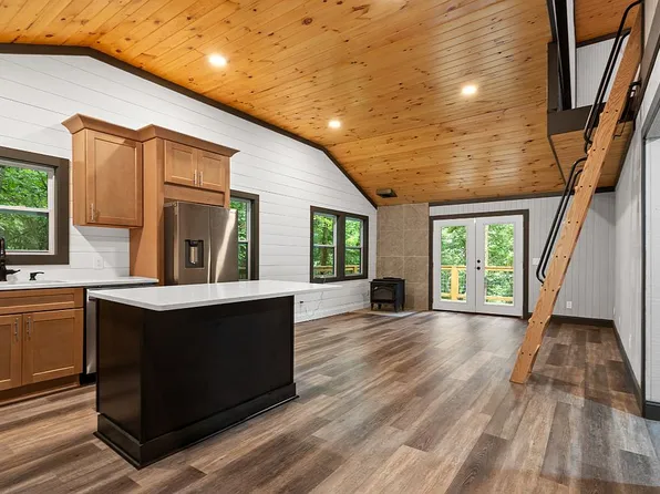 708 Sims Way, Rabun Gap, GA 30568