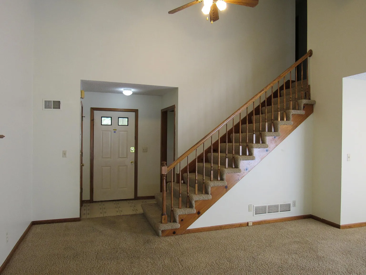 3 bed, 2.5 bath, 2000 sqft, $2,150 — Photo 2