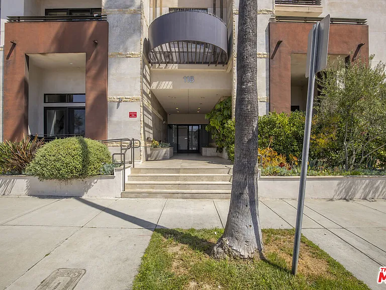118 S Kenwood St #102 — Photo 3