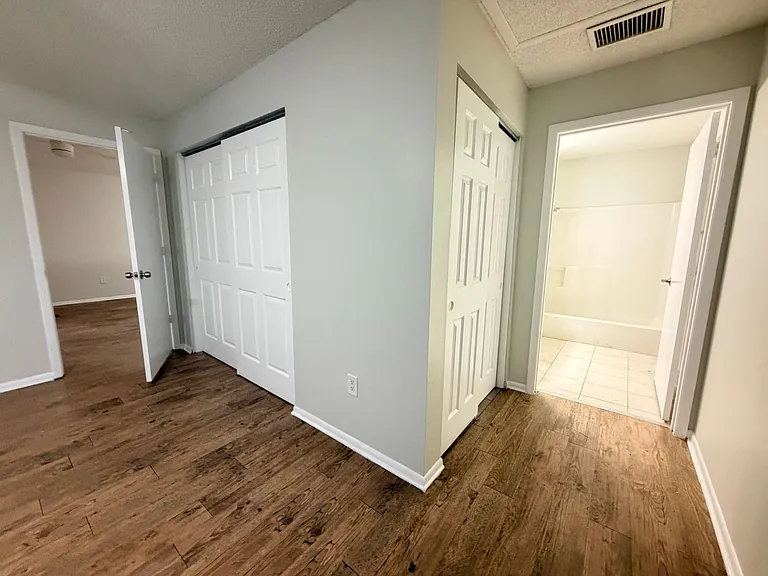 Glenbrooke Apartments — Photo 40