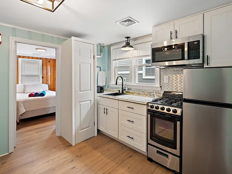 245 Sheridan Ave — Photo 5