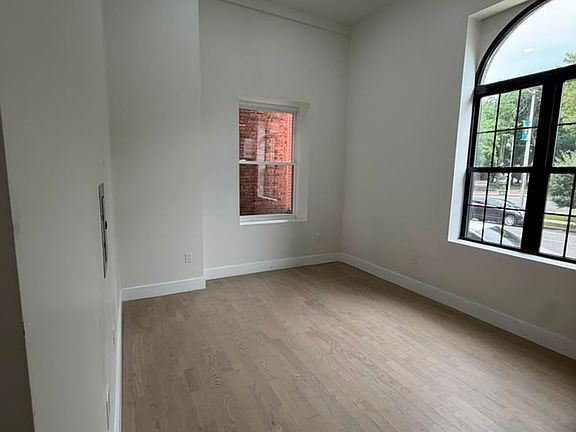 5th image of 51-53 Lincoln Park #1A