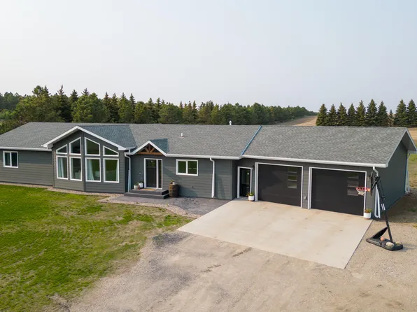 8143 32nd St SE, Jamestown, ND 58401