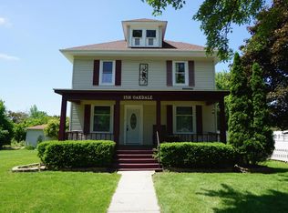 1516 Oakdale Dr, Waukesha, WI 53189