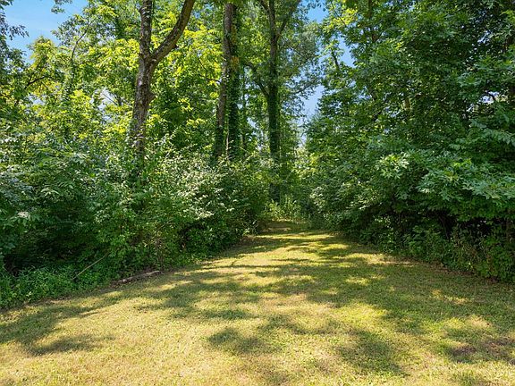 4th image of 6083 Newtonsville Rd