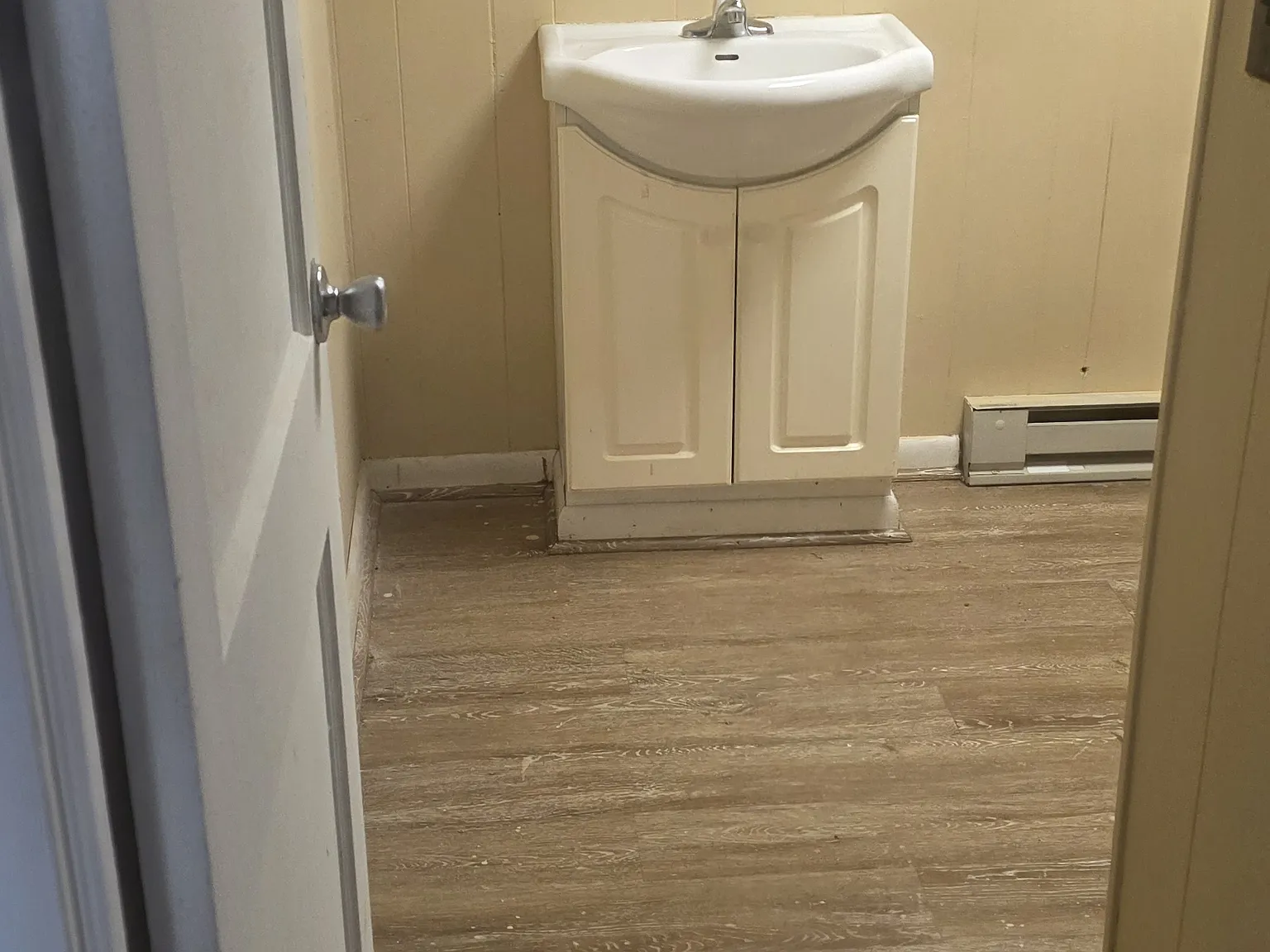 3 bed, 1060 sqft, $1,100 — Photo 2