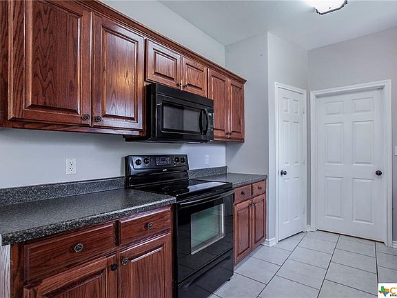 3rd image of 35 Blue Roan Dr