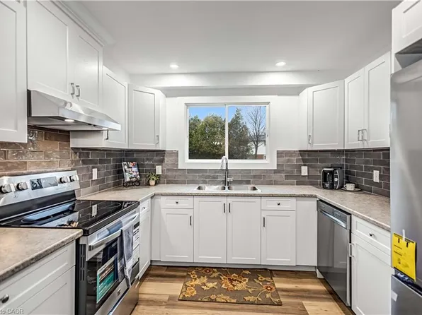 34 Oakhill Dr #20B, Brantford, ON N3T 1R1