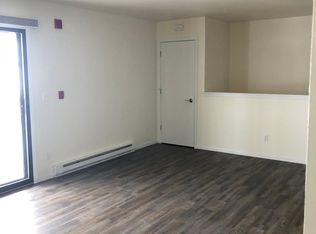 142 Wolf Run APT 6, Mukwonago, WI 53149