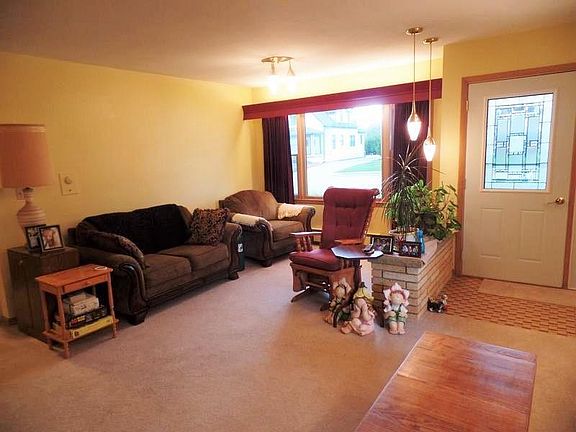 4th image of 2531 Calumet Dr