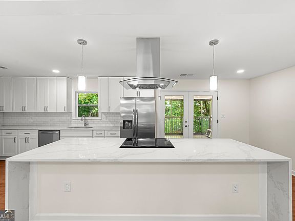 5th image of 2402 Dawn Dr