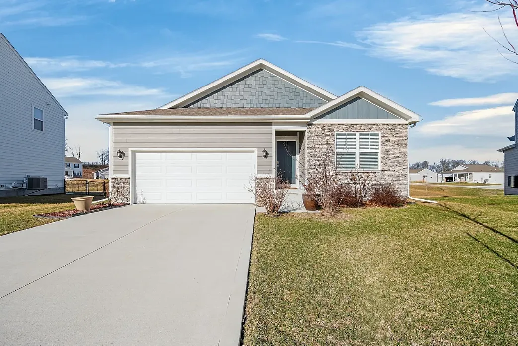3 bed, 1261 sqft, $2,295 — Photo 1